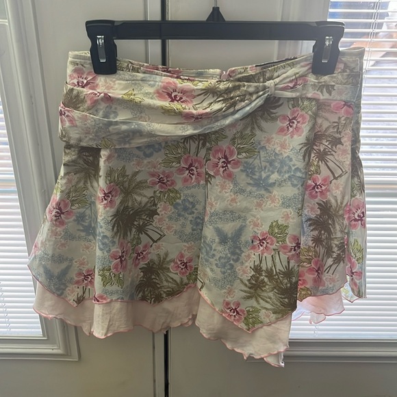 Chelsea and Violet mini skirt - Picture 2 of 3